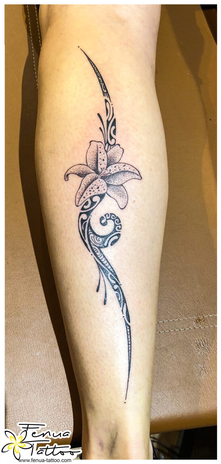 tatpiage polynesien feminin sur le mollet 768x1612